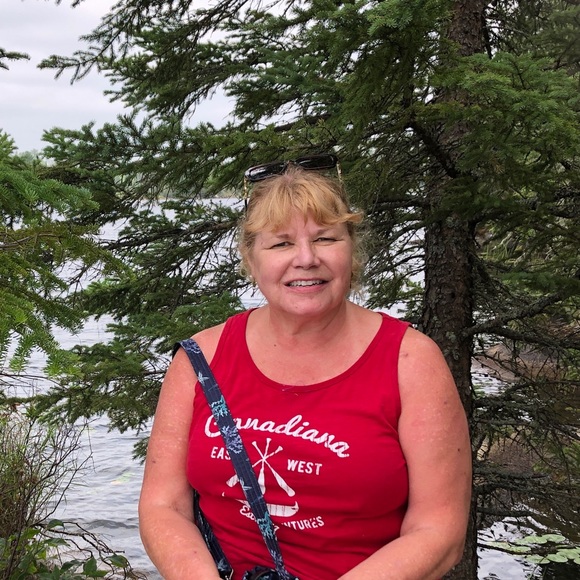 Meet your Posher, Debbie - Picture 5 of 7